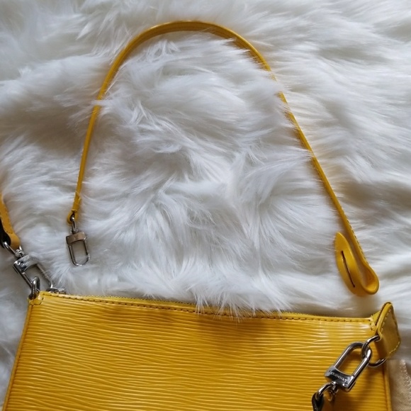 LOUIS VUITTON EPI CITRON YELLOW NM POCHETTE XBODY - Picture 6 of 8
